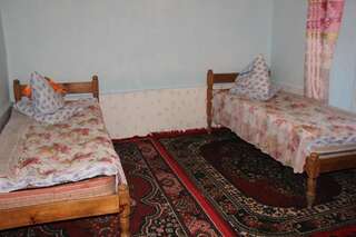 Гостевой дом Panorama Arslanbob Односпальная кровать в общем номере для мужчин и женщин-2
